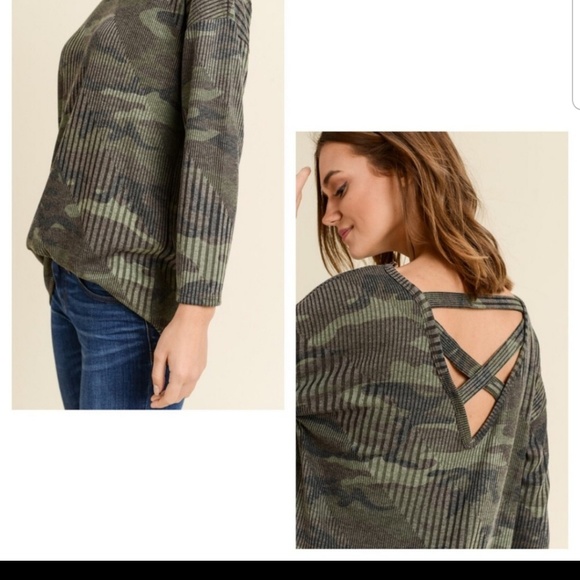 ❤LAST ONE❤Criss cross camo waffle knit top. Size Small - Picture 3 of 5